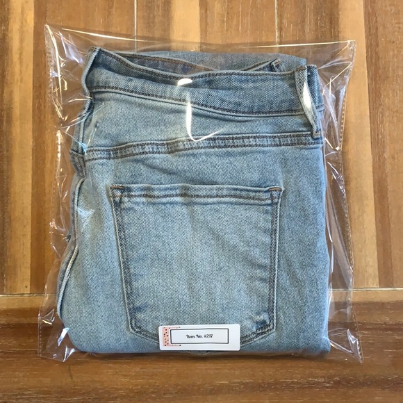 Old Navy Rockstar Super Skinny Jeans Light Wash Size 10 - Picture 16 of 16